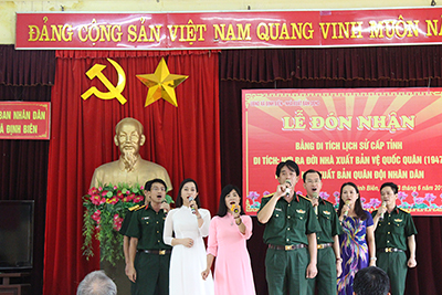 Nhà xuất bản Quân đội nhân dân  đón nhận Bằng di tích Nơi ra đời tại ATK Định Hóa, Thái Nguyên