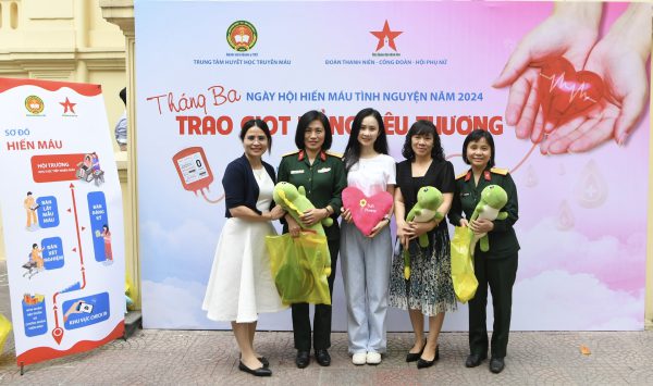 Rộn ràng ngày hội hiến máu “Tháng Ba trao giọt hồng yêu thương”
