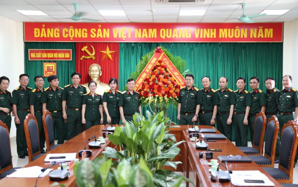 Bộ Quốc phòng và Tổng cục Chính trị chúc mừng 74 năm Ngày truyền thống của Nhà xuất bản Quân đội nhân dân (11/7/1950 - 11/7/2024)
