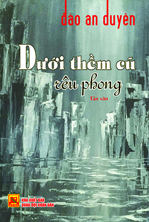 Dưới thềm cũ rêu phong