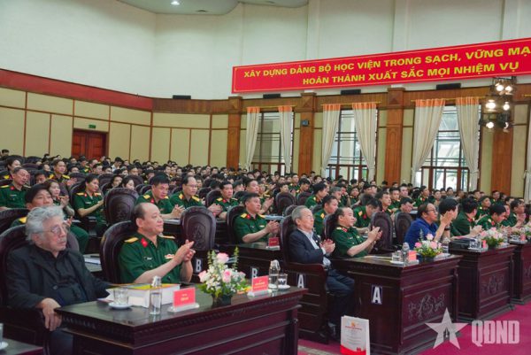 Ra mắt bộ sách Kỷ niệm 50 năm Ngày Giải phóng miền nam, thống nhất đất nước