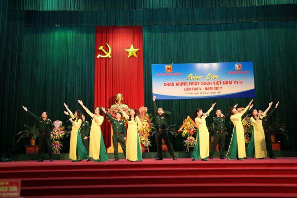 GIAO LƯU CHÀO MỪNG NGÀY SÁCH VIỆT NAM TẠI TRƯỜNG SĨ QUAN LỤC QUÂN 1