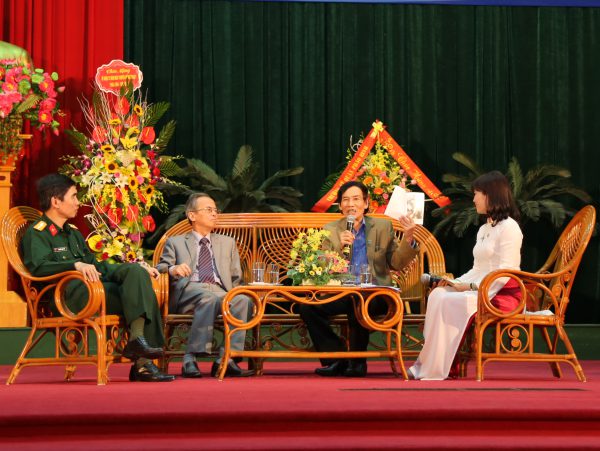 GIAO LƯU CHÀO MỪNG NGÀY SÁCH VIỆT NAM TẠI TRƯỜNG SĨ QUAN LỤC QUÂN 1