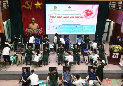 Rộn ràng ngày hội hiến máu “Tháng Ba trao giọt hồng  yêu thương”