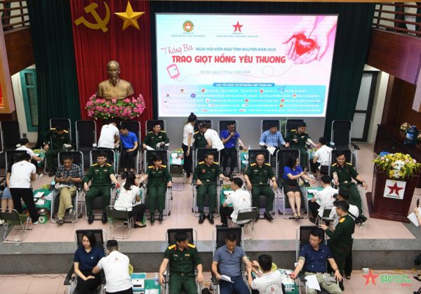 Rộn ràng ngày hội hiến máu “Tháng Ba trao giọt hồng  yêu thương”
