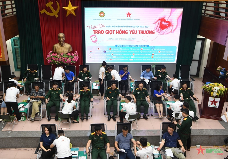 Rộn ràng ngày hội hiến máu “Tháng Ba trao giọt hồng  yêu thương”