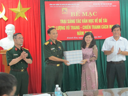 Bế mạc trại sáng tác văn học về đề tài “lực lượng vũ trang – chiến tranh cách mạng” năm 2017