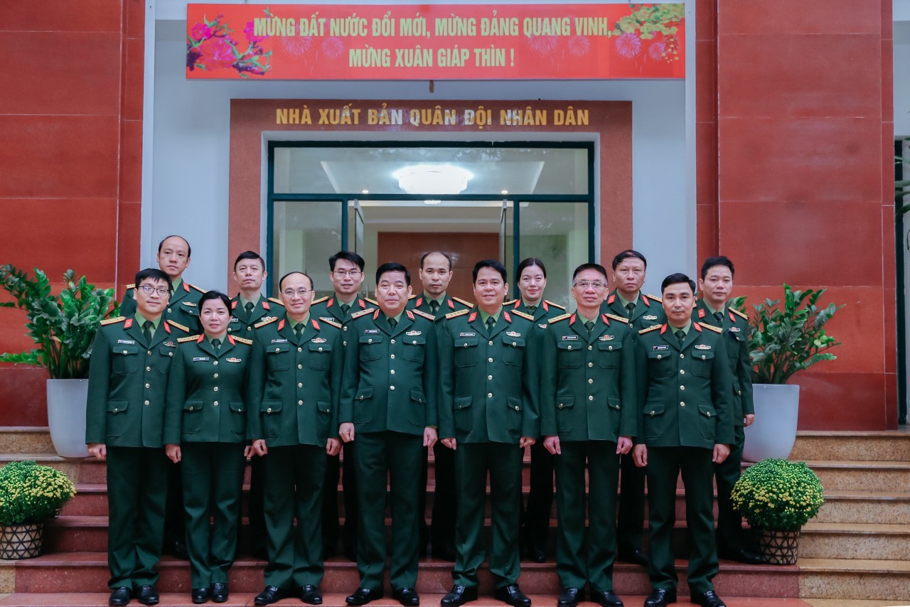 Trung tướng Nguyễn Văn Gấu kiểm tra các cơ quan, đơn vị
