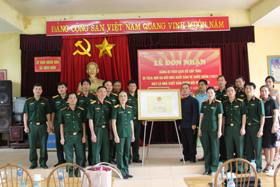 Nhà xuất bản Quân đội nhân dân  đón nhận Bằng di tích Nơi ra đời tại ATK Định Hóa, Thái Nguyên