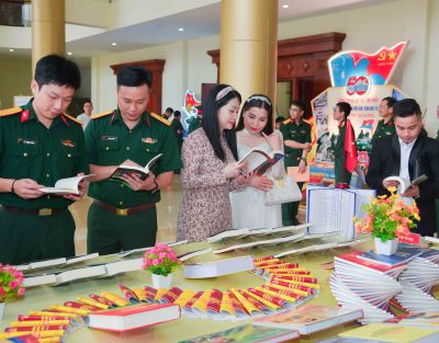 Ra mắt bộ sách Kỷ niệm 50 năm Ngày Giải phóng miền nam, thống nhất đất nước
