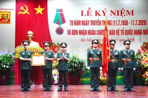Nhà xuất bản Quân đội nhân dân đón nhận phần thưởng cao quý
