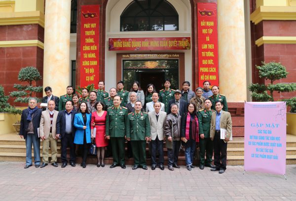Sự trở lại của văn học về lực lượng vũ trang và chiến tranh cách mạng
