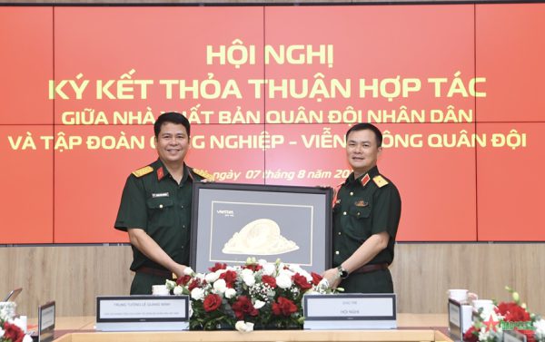 Tăng cường phối hợp giữa Tập đoàn Viettel và Nhà xuất bản Quân đội nhân dân